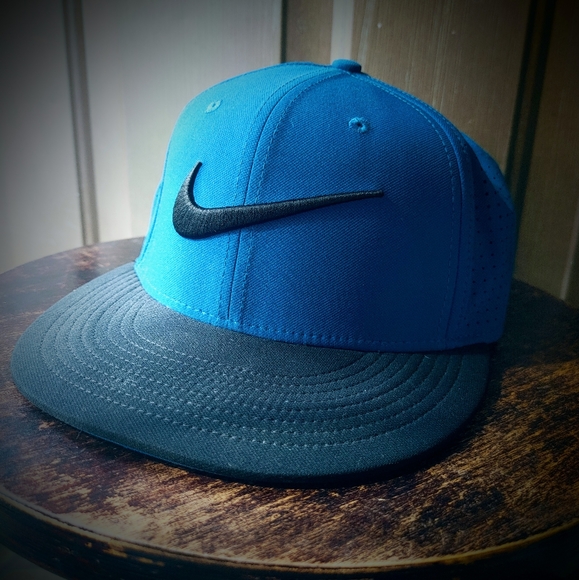 het doel wassen Aarde Nike | Accessories | 25 Nike Flat Brim Adjustable Cap Blue And Black One  Size | Poshmark